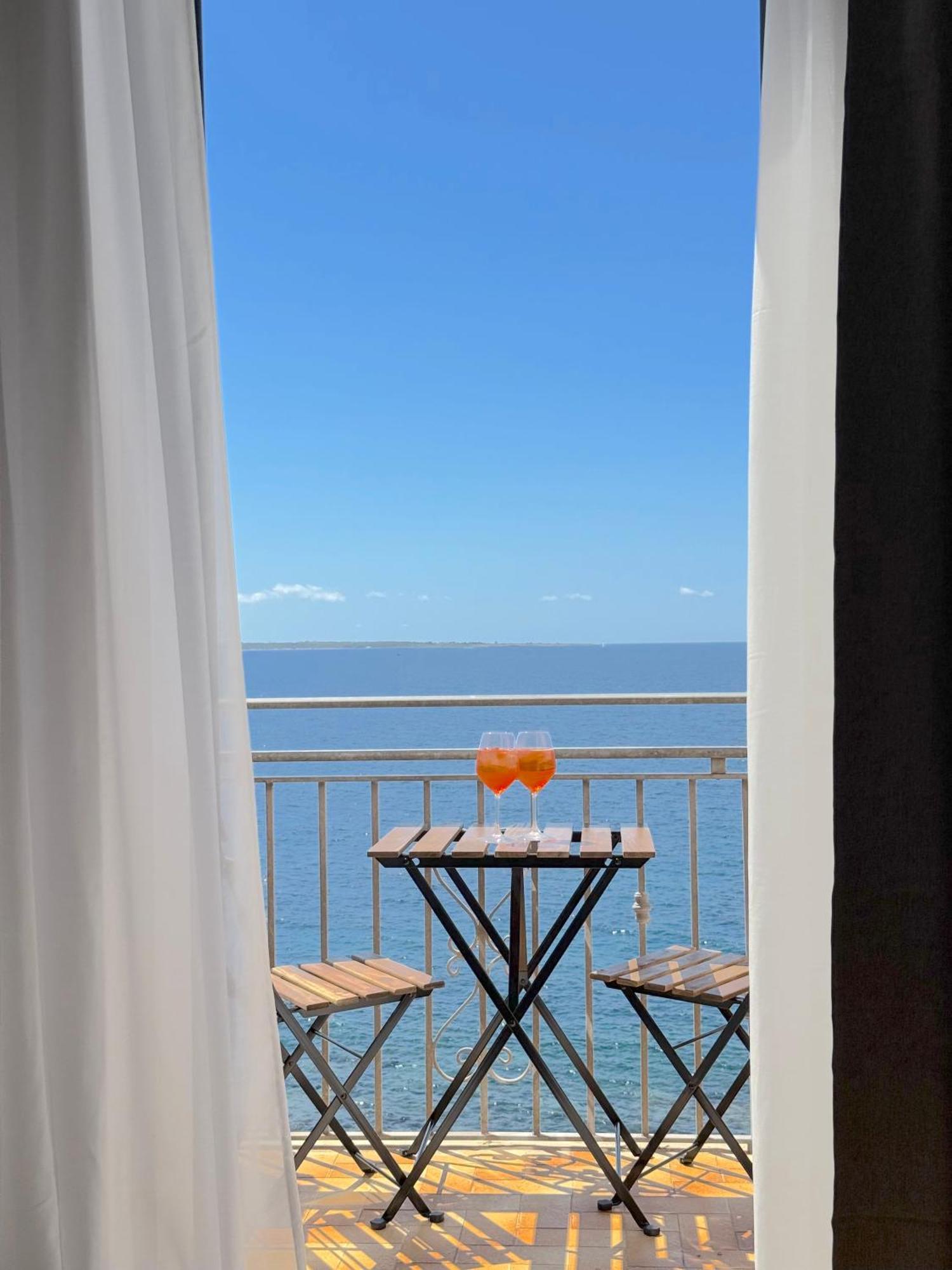 Abuela Teta - Sea Front *